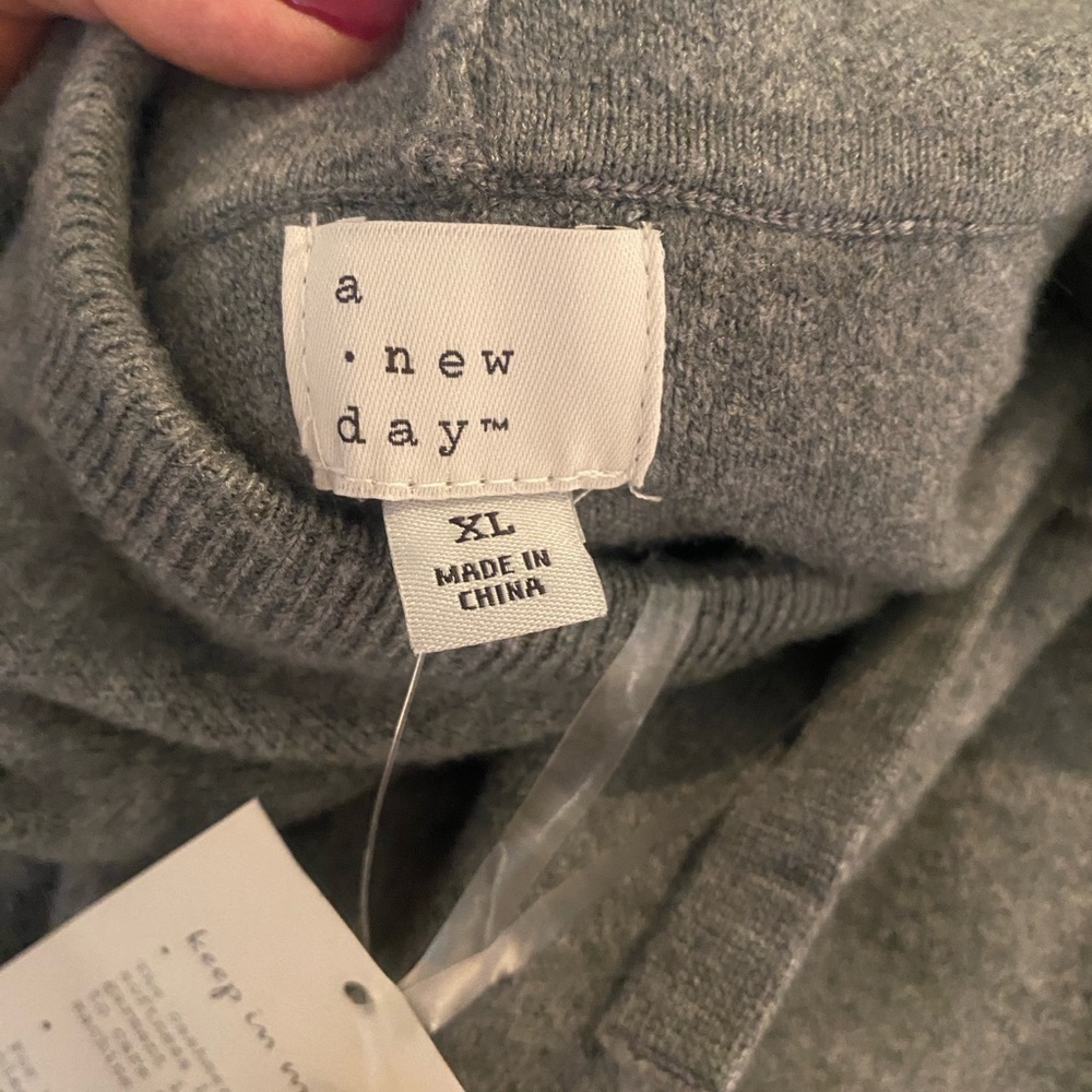 A New Day Women’s Gray Sweater Sweatshirt Hoodie New Soft Cozy XL - Picture 7 of 13